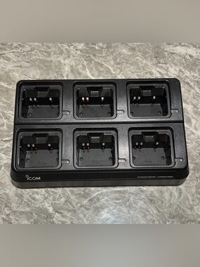 ICOM BC-197 Multi-Charger Base 6 Unit